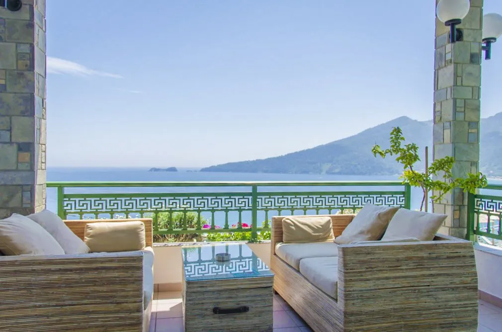 Dionysos hotel terasa